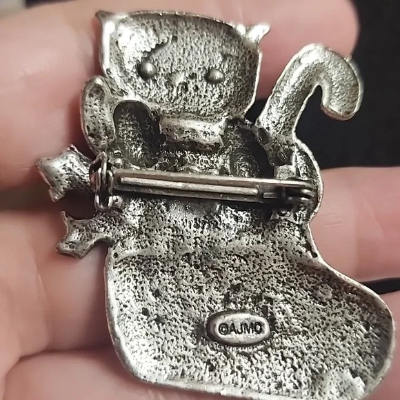 Festive Cat and Stocking Brooch - Picture 4 of 5